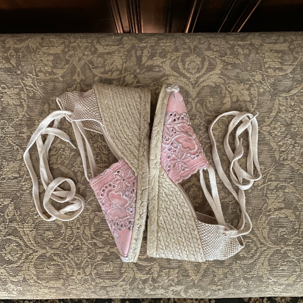 Women's Andre Assous Pink Espadrilles Size 9